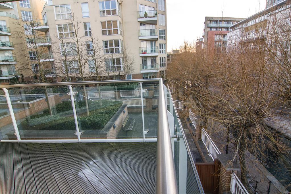 Apartment Wharf - Water Gardens Londen Kamer foto