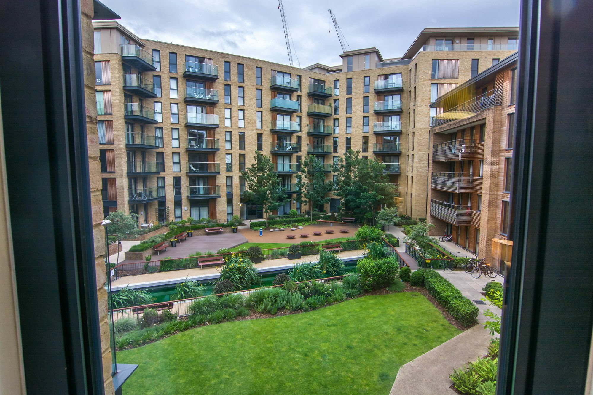 Apartment Wharf - Water Gardens Londen Buitenkant foto