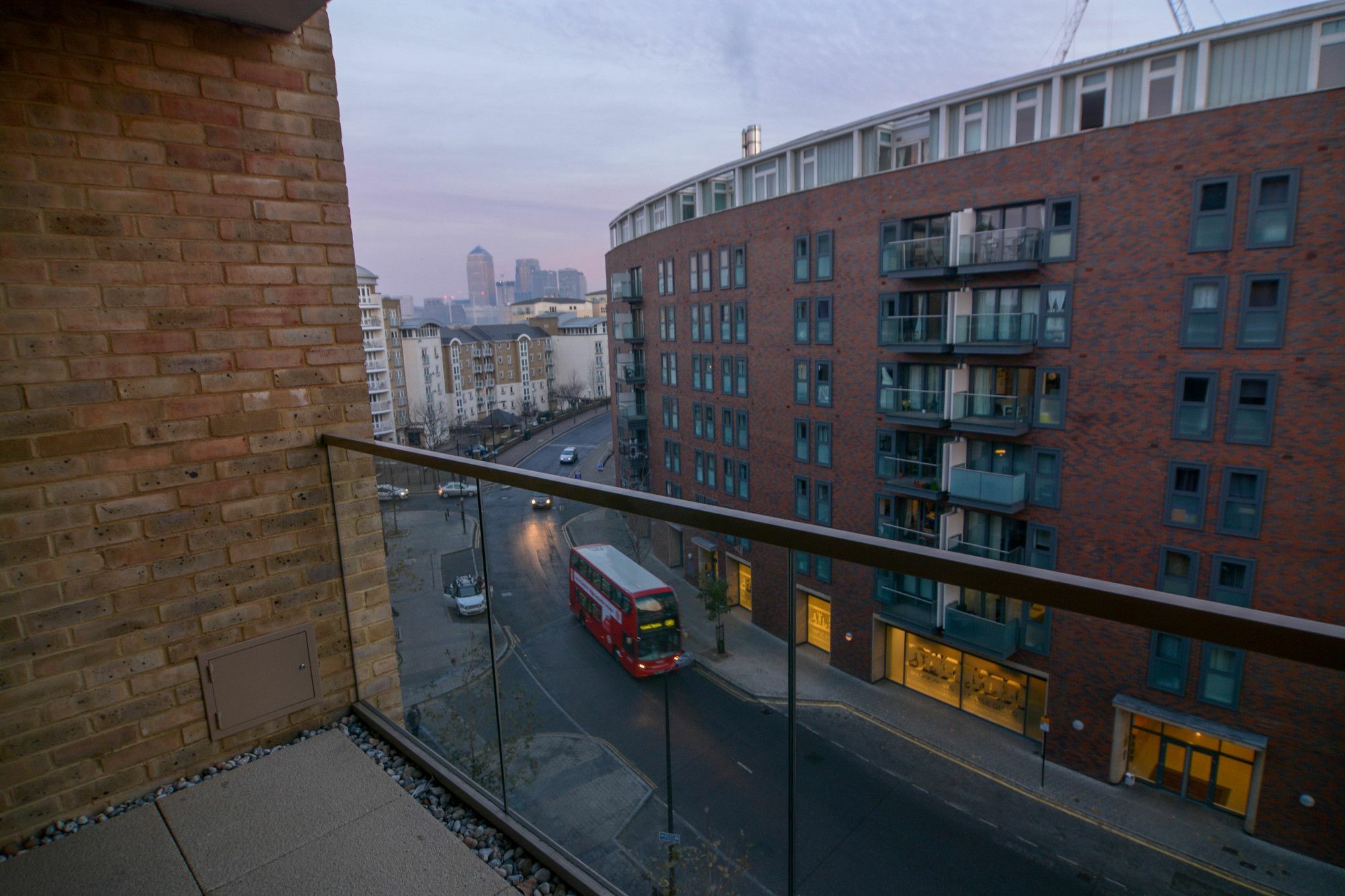 Apartment Wharf - Water Gardens Londen Buitenkant foto